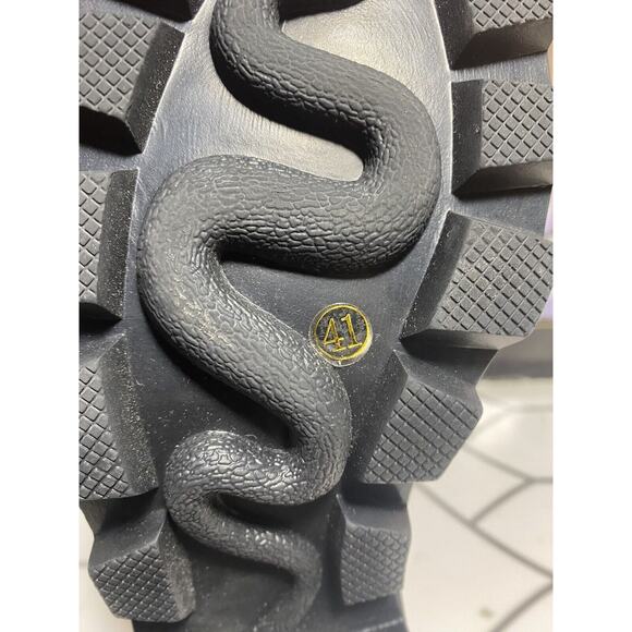 Gucci Trip Black Leather Crystal Embellished Ankle Chelsea Combat Boot EU 41in - Picture 10 of 16